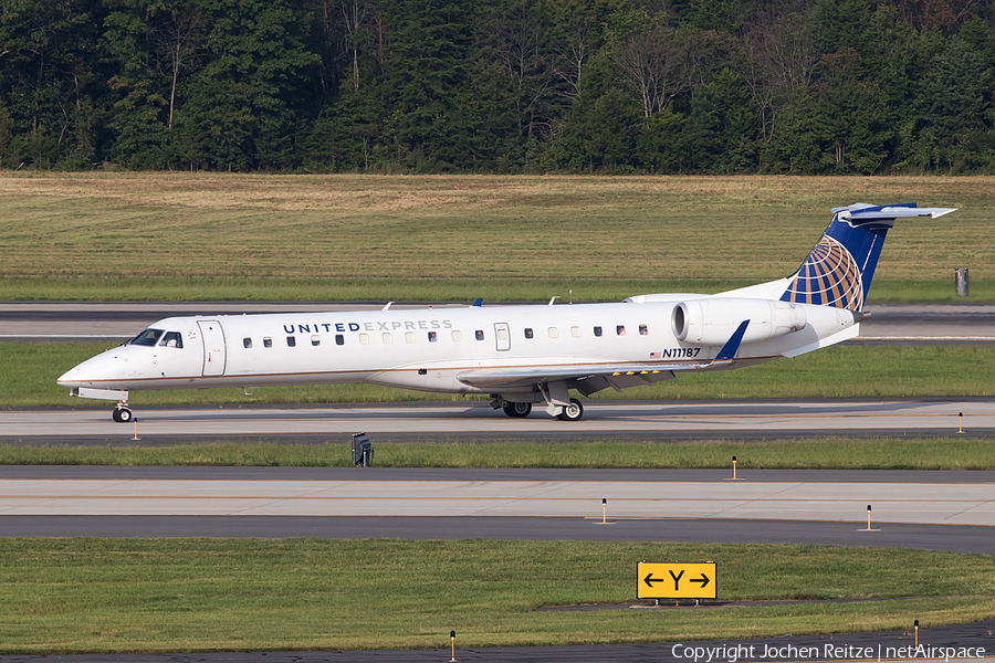 United Express (ExpressJet Airlines) Embraer ERJ-145XR (N11187) | Photo 189013