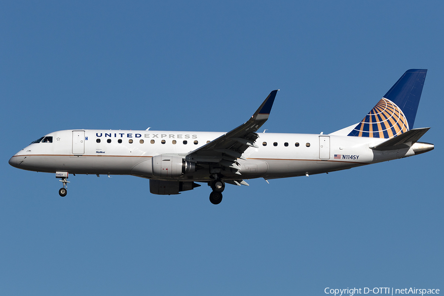 United Express (SkyWest Airlines) Embraer ERJ-175LR (ERJ-170-200LR) (N114SY) | Photo 146037