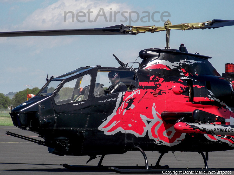 The Flying Bulls Bell TAH-1F Cobra (N11FX) | Photo 108024