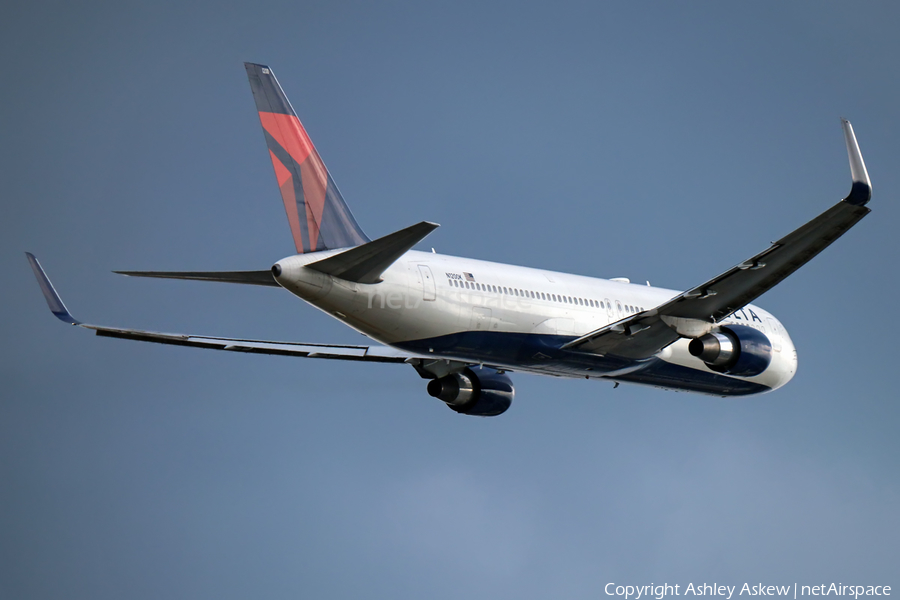 Delta Air Lines Boeing 767-332(ER) (N1200K) | Photo 112216