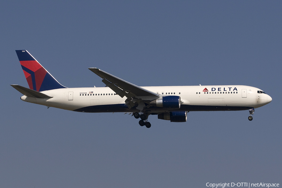 Delta Air Lines Boeing 767-332(ER) (N1200K) | Photo 272743