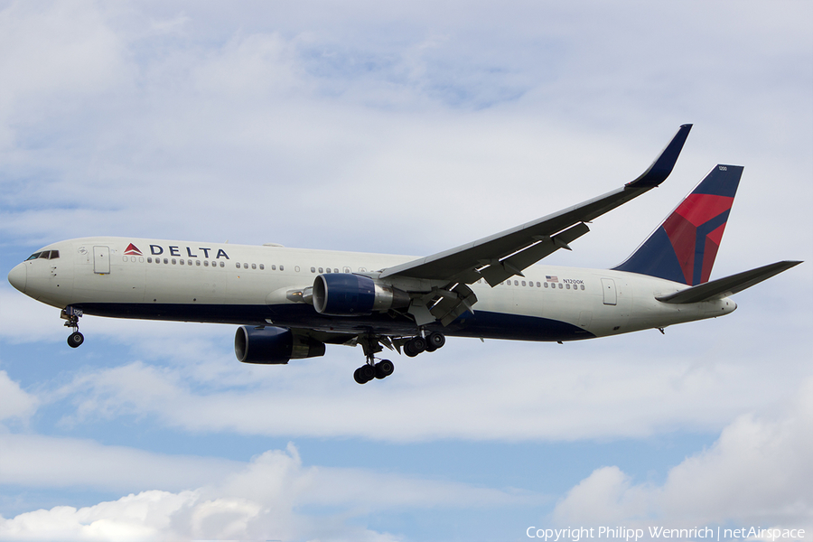 Delta Air Lines Boeing 767-332(ER) (N1200K) | Photo 115504