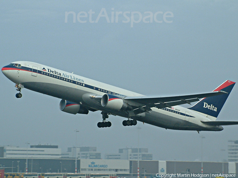 Delta Air Lines Boeing 767-332(ER) (N1201P) | Photo 102519