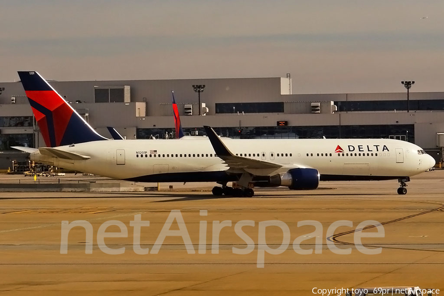 Delta Air Lines Boeing 767-332(ER) (N1201P) | Photo 68432