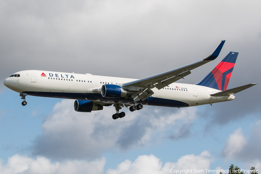 Delta Air Lines Boeing 767-332(ER) (N1201P) | Photo 186540
