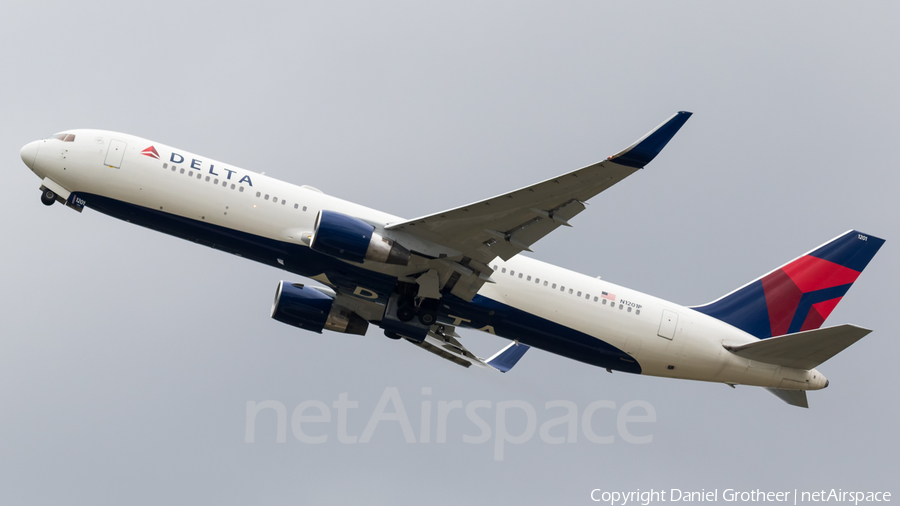 Delta Air Lines Boeing 767-332(ER) (N1201P) | Photo 186738