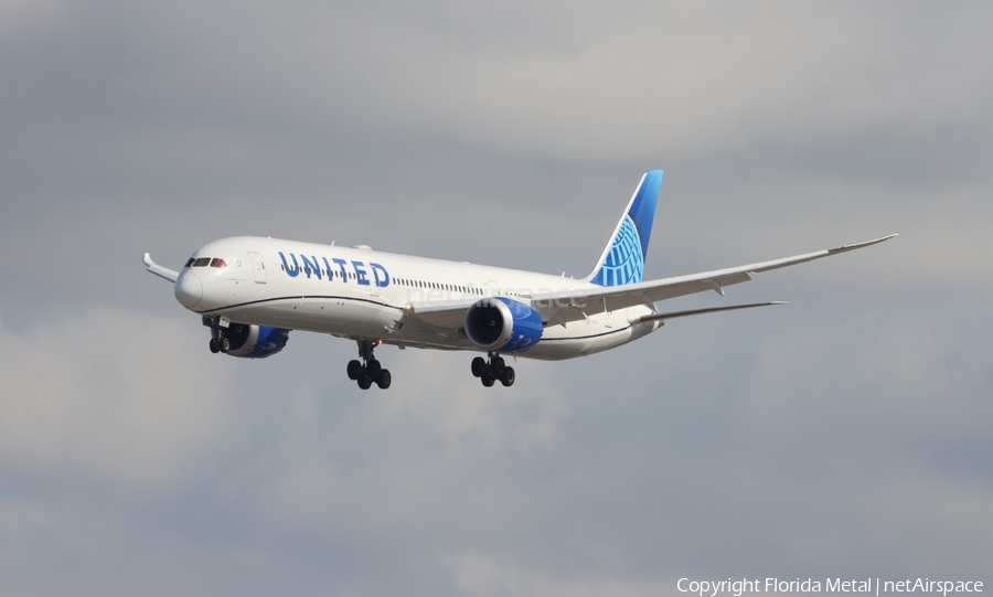 United Airlines Boeing 787-10 Dreamliner (N12021) | Photo 681123