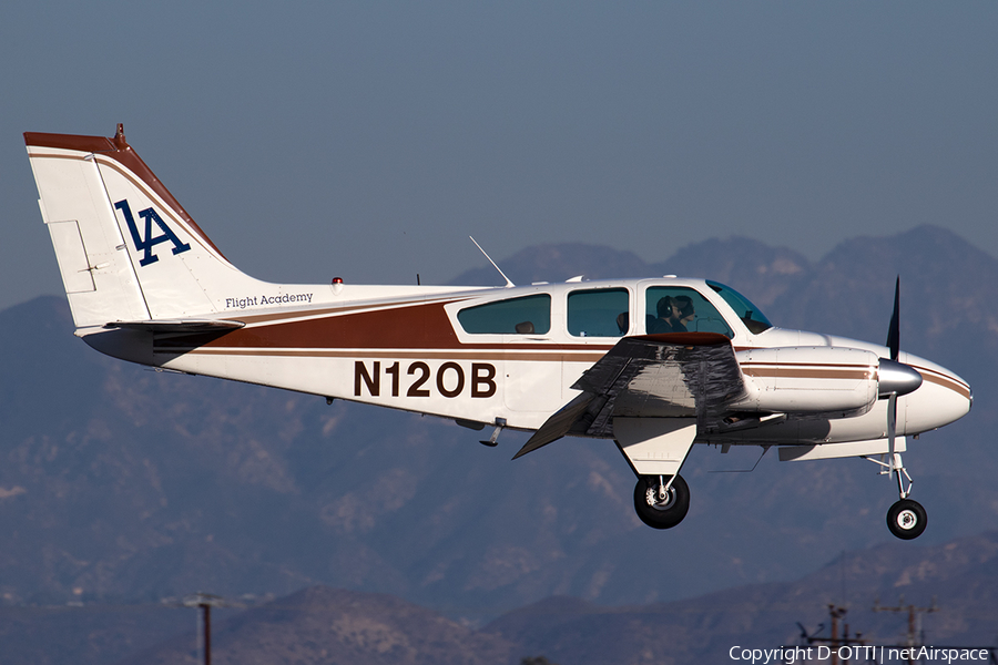 LA Flight Academy Beech Baron 95-A55 (N120B) | Photo 541383
