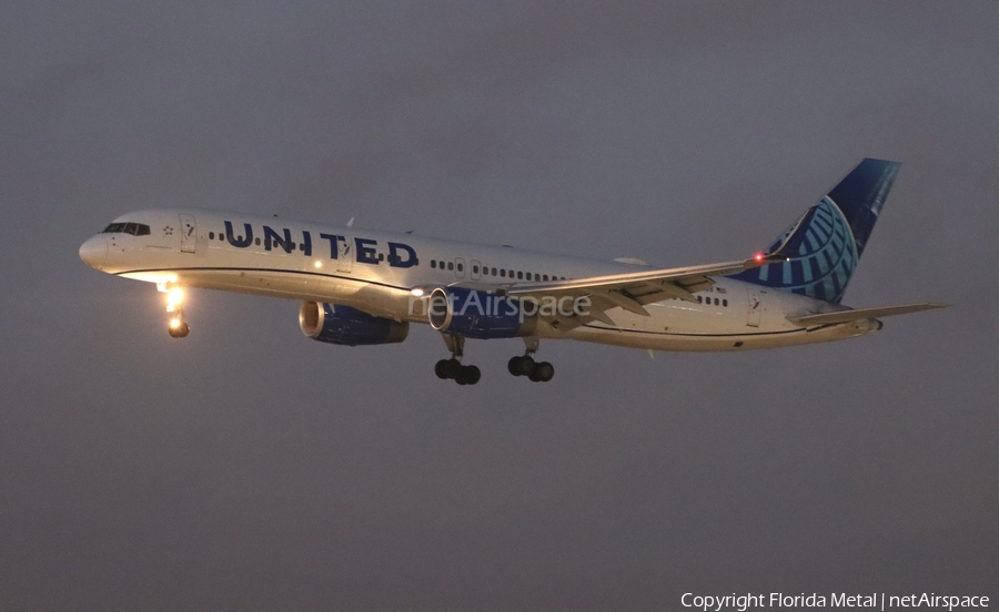 United Airlines Boeing 757-224 (N12109) | Photo 681125