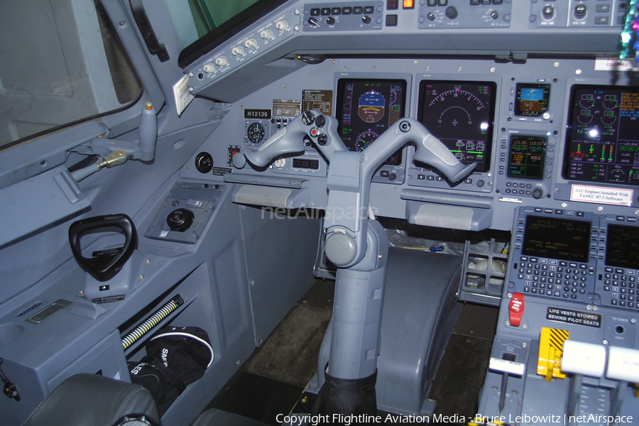 Continental Express (ExpressJet) Embraer ERJ-145XR (N12136) | Photo 171496