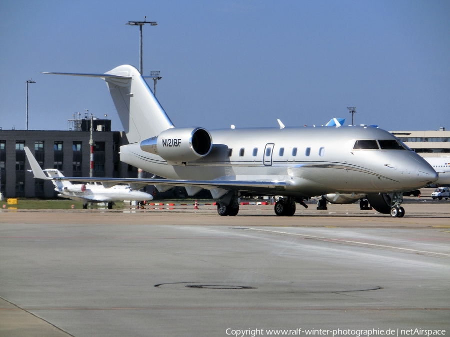 (Private) Bombardier CL-600-2B16 Challenger 604 (N1218F) | Photo 431203