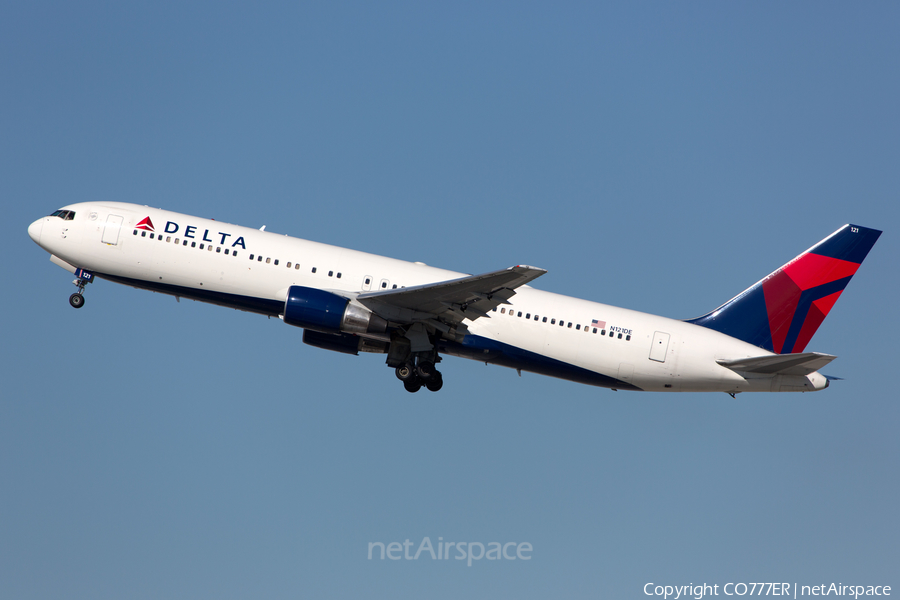 Delta Air Lines Boeing 767-332 (N121DE) | Photo 18648