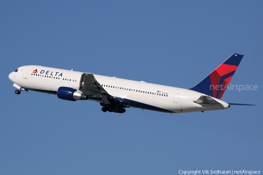 Delta Air Lines Boeing 767-332 (N121DE) | Photo 19011