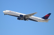 Delta Air Lines Boeing 767-332 (N121DE) at  Los Angeles - International, United States