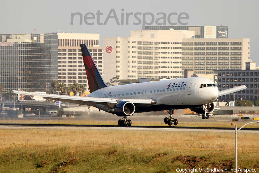 Delta Air Lines Boeing 767-332 (N121DE) | Photo 72706