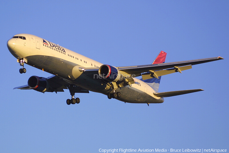 Delta Air Lines Boeing 767-332 (N121DE) | Photo 171810