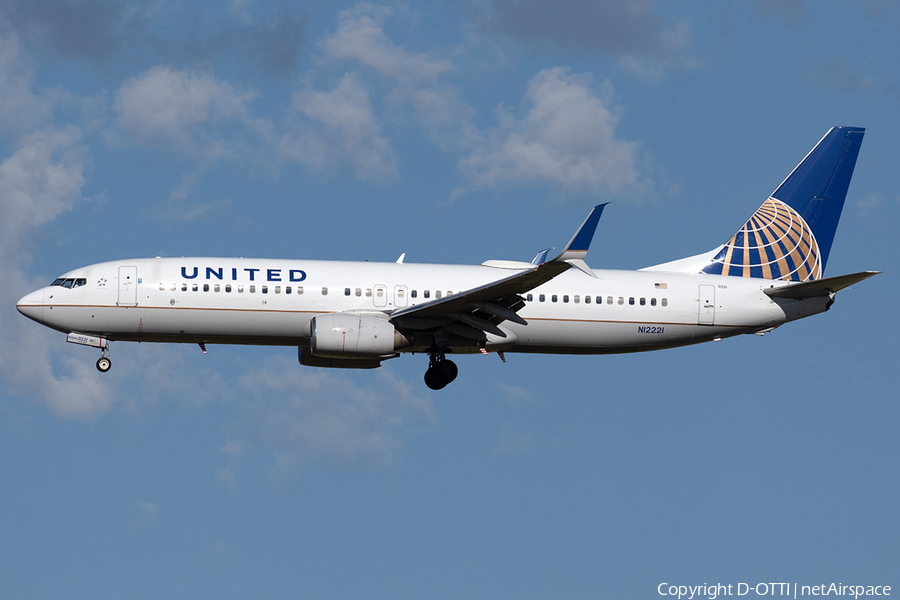 United Airlines Boeing 737-824 (N12221) | Photo 525325