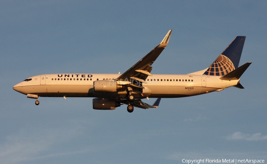 United Airlines Boeing 737-824 (N12221) | Photo 304435