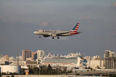 American Airlines Airbus A320-214 (N122US) at  Ft. Lauderdale - International, United States