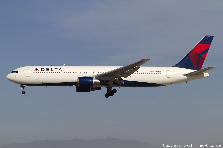 Delta Air Lines Boeing 767-332 (N124DE) | Photo 425441