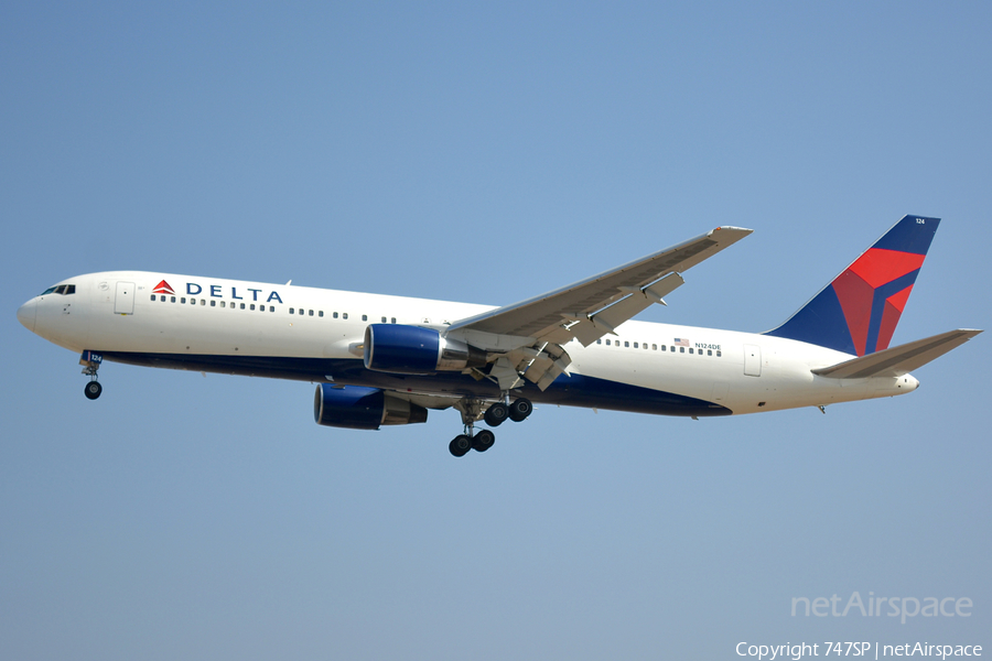 Delta Air Lines Boeing 767-332 (N124DE) | Photo 46307