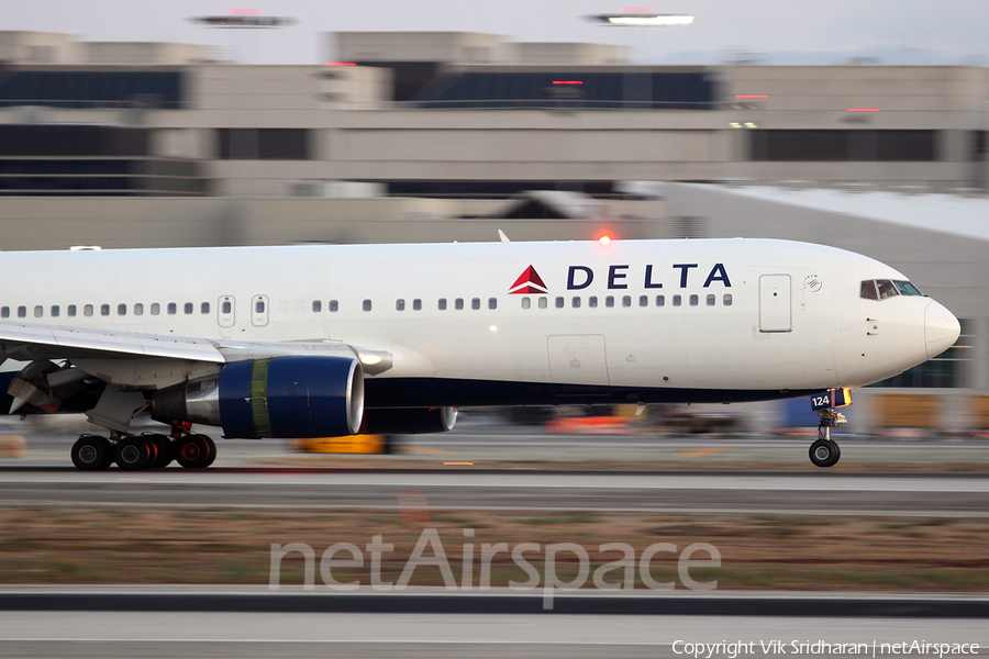 Delta Air Lines Boeing 767-332 (N124DE) | Photo 57806