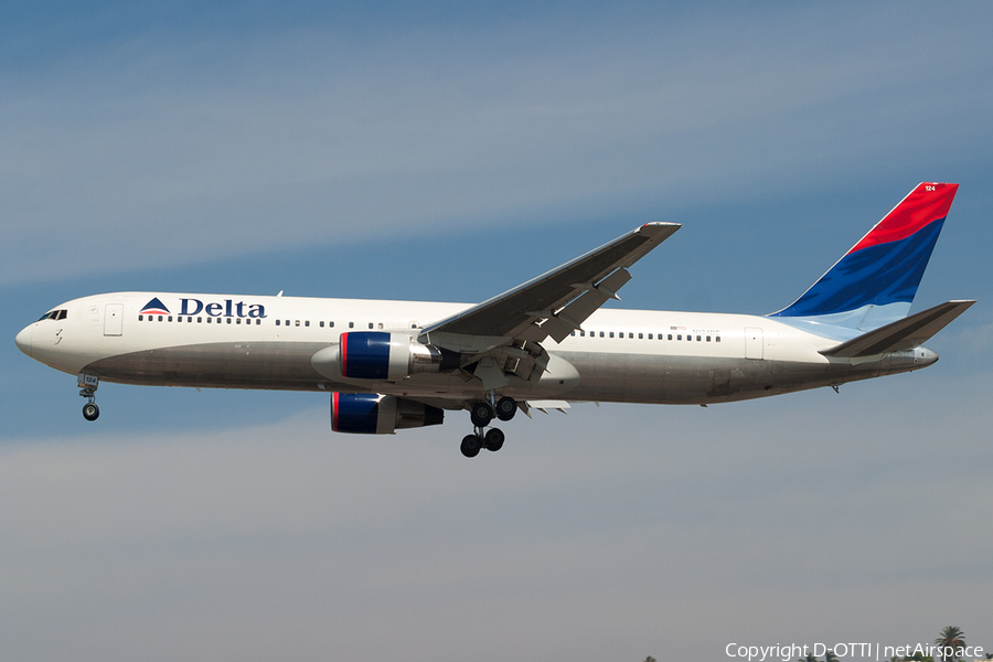 Delta Air Lines Boeing 767-332 (N124DE) | Photo 187060