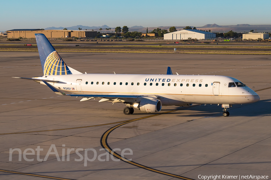 United Express (SkyWest Airlines) Embraer ERJ-175LR (ERJ-170-200LR) (N124SY) | Photo 675951