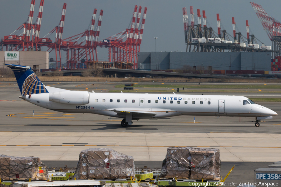 United Express (ExpressJet Airlines) Embraer ERJ-145LR (N12564) | Photo 158673