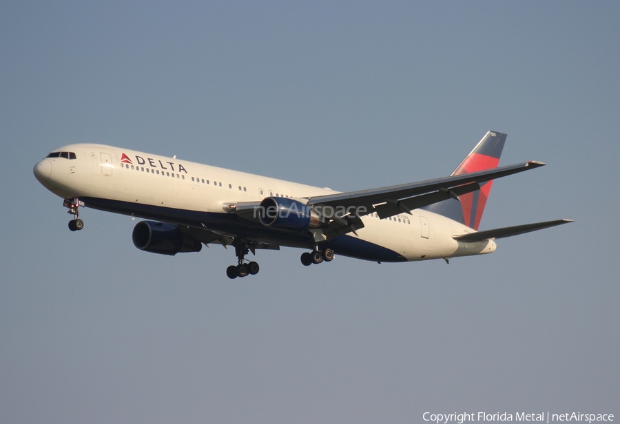 Delta Air Lines Boeing 767-332 (N125DL) | Photo 296287