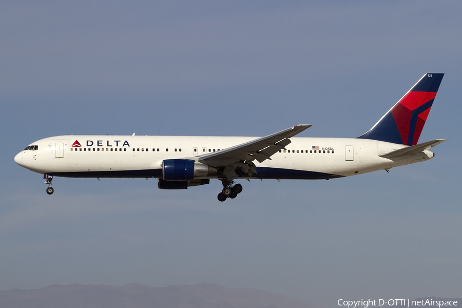 Delta Air Lines Boeing 767-332 (N125DL) | Photo 425707