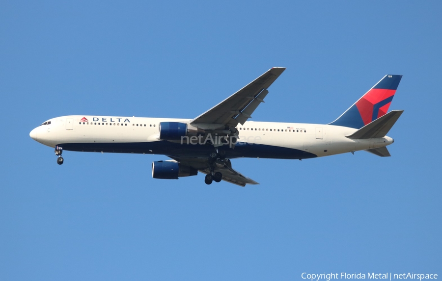 Delta Air Lines Boeing 767-332 (N125DL) | Photo 609333