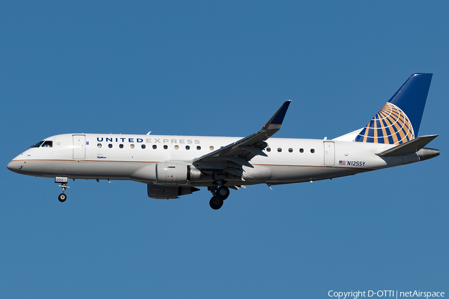 United Express (SkyWest Airlines) Embraer ERJ-175LR (ERJ-170-200LR) (N125SY) | Photo 180971