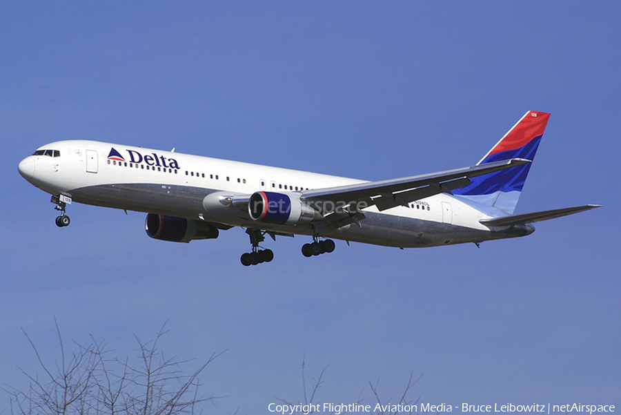 Delta Air Lines Boeing 767-332 (N126DL) | Photo 172017