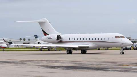 NetJets Bombardier BD-700-1A10 Global 6500 (N126QS) at  Naples - Municipal, United States