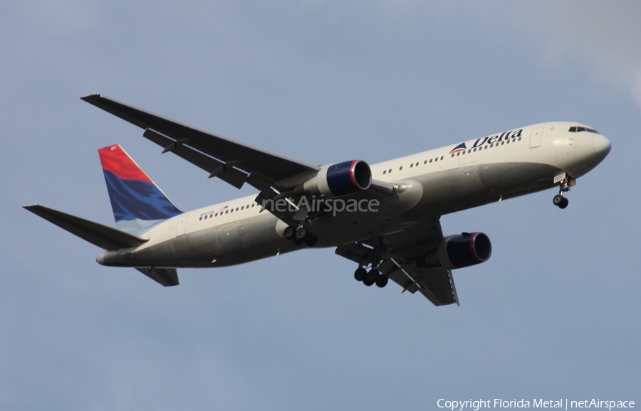 Delta Air Lines Boeing 767-332 (N127DL) | Photo 309529