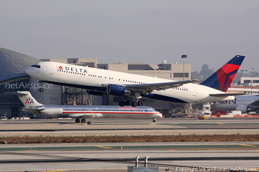 Delta Air Lines Boeing 767-332 (N128DL) | Photo 11663