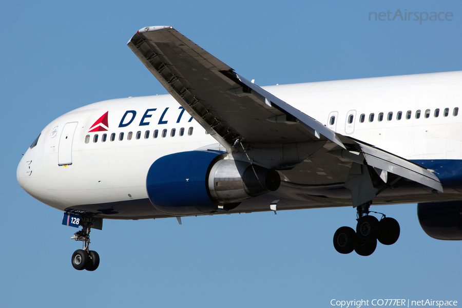 Delta Air Lines Boeing 767-332 (N128DL) | Photo 18761