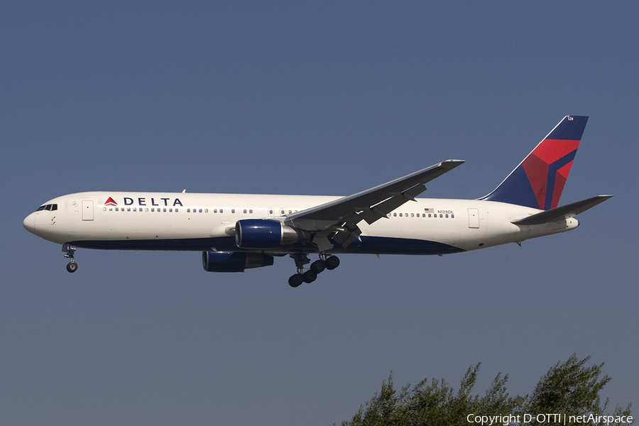 Delta Air Lines Boeing 767-332 (N128DL) | Photo 279436