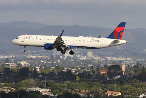 Delta Air Lines Airbus A321-211 (N128DN) at  Los Angeles - International, United States