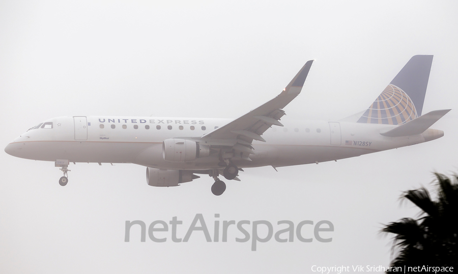 United Express (SkyWest Airlines) Embraer ERJ-175LR (ERJ-170-200LR) (N128SY) | Photo 207547