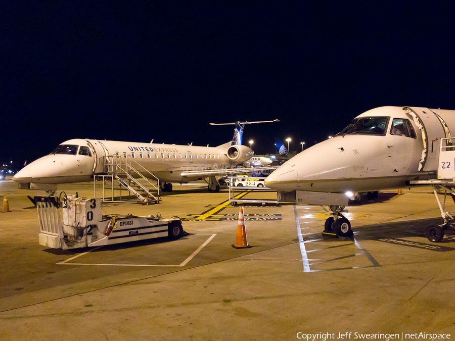 United Express (ExpressJet Airlines) Embraer ERJ-145XR (N13123) | Photo 14605