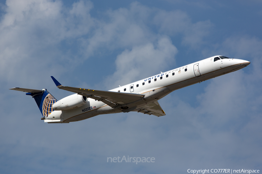 United Express (ExpressJet Airlines) Embraer ERJ-145XR (N13132) | Photo 104701