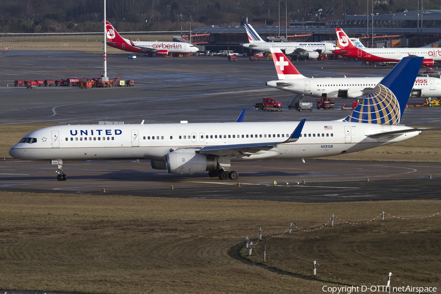 United Airlines Boeing 757-224 (N13138) | Photo 401458