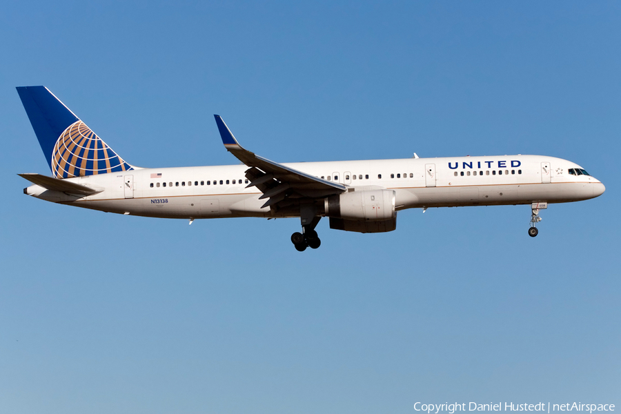 United Airlines Boeing 757-224 (N13138) | Photo 643053