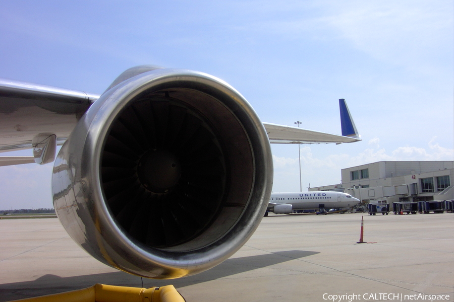United Airlines Boeing 757-224 (N13138) | Photo 26097