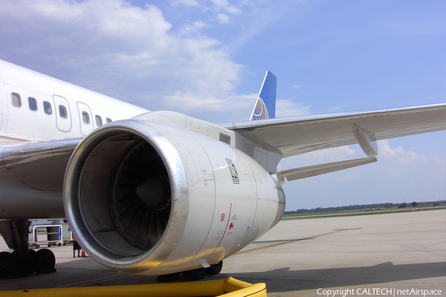 United Airlines Boeing 757-224 (N13138) | Photo 26098