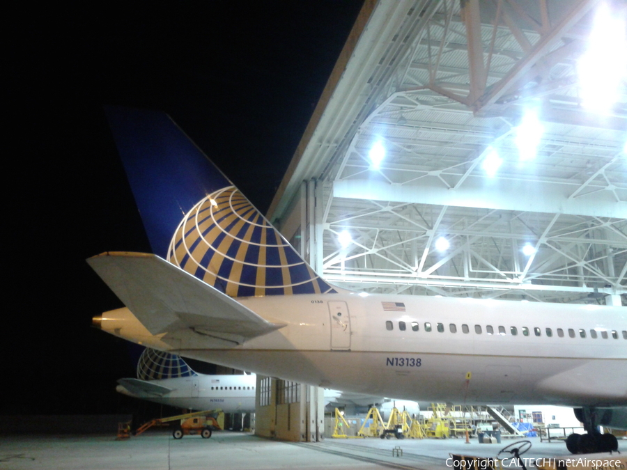 United Airlines Boeing 757-224 (N13138) | Photo 32227