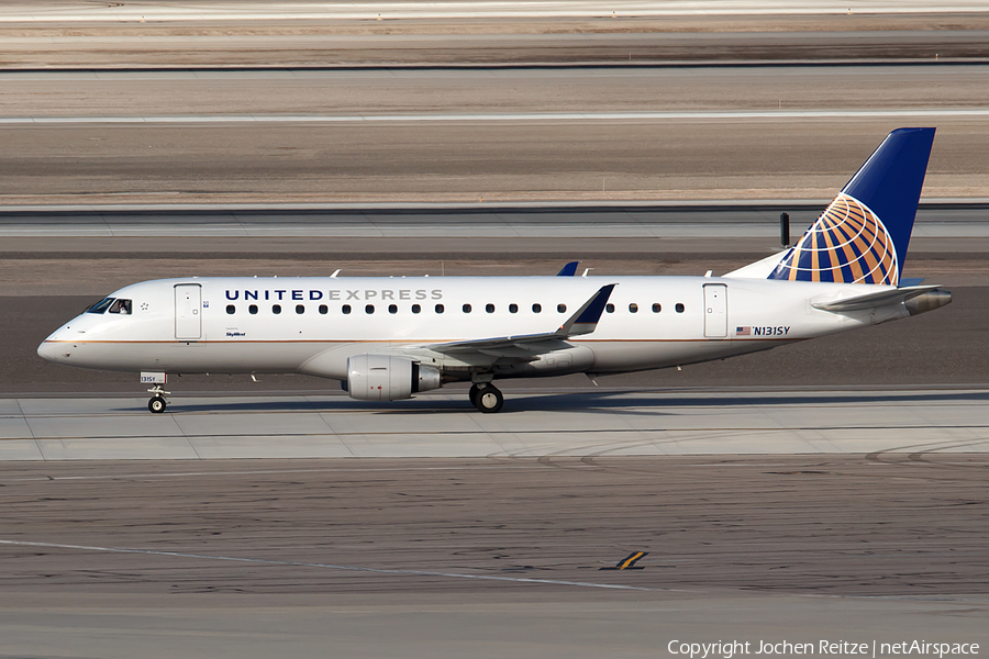 United Express (SkyWest Airlines) Embraer ERJ-175LR (ERJ-170-200LR) (N131SY) | Photo 96492