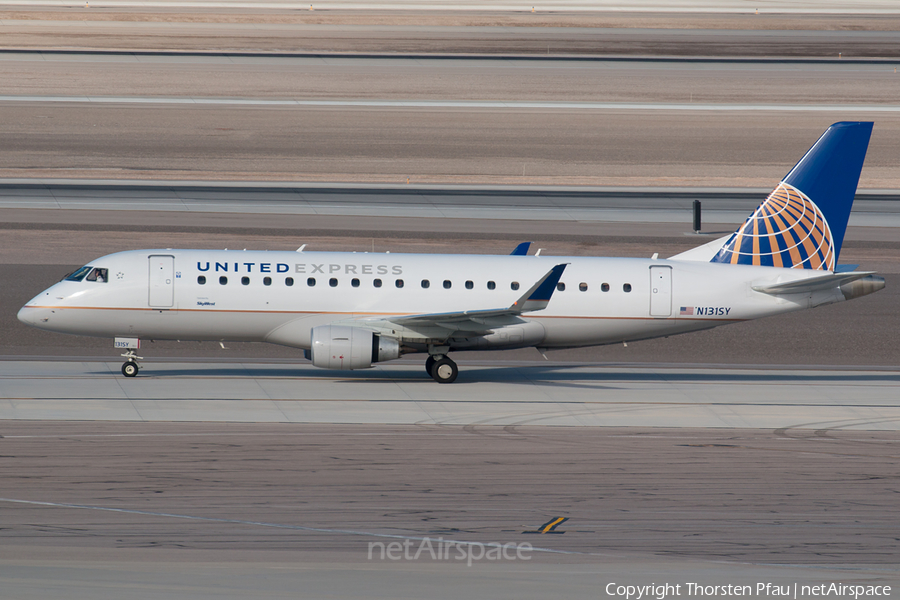 United Express (SkyWest Airlines) Embraer ERJ-175LR (ERJ-170-200LR) (N131SY) | Photo 99184